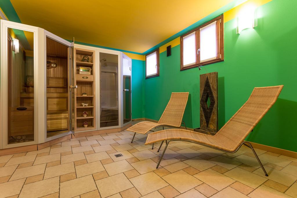 Hotel Arisch Aprica Bagian luar foto