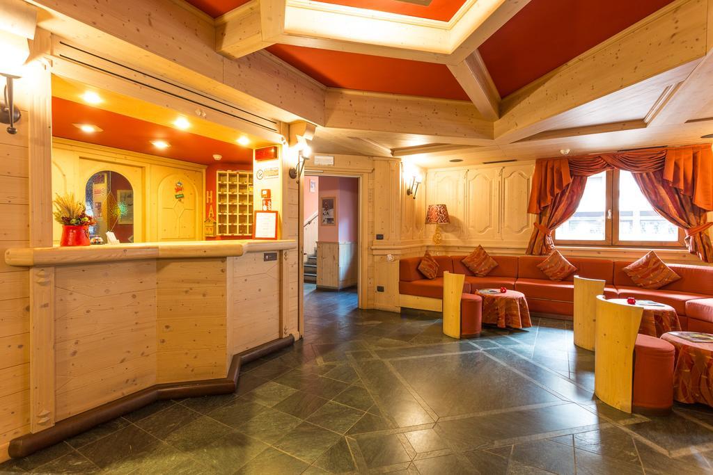 Hotel Arisch Aprica Bagian luar foto