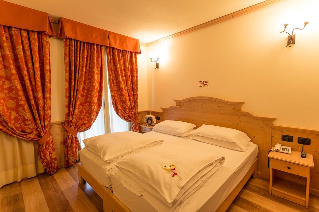 Hotel Arisch Aprica Ruang foto