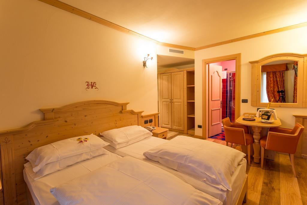 Hotel Arisch Aprica Ruang foto
