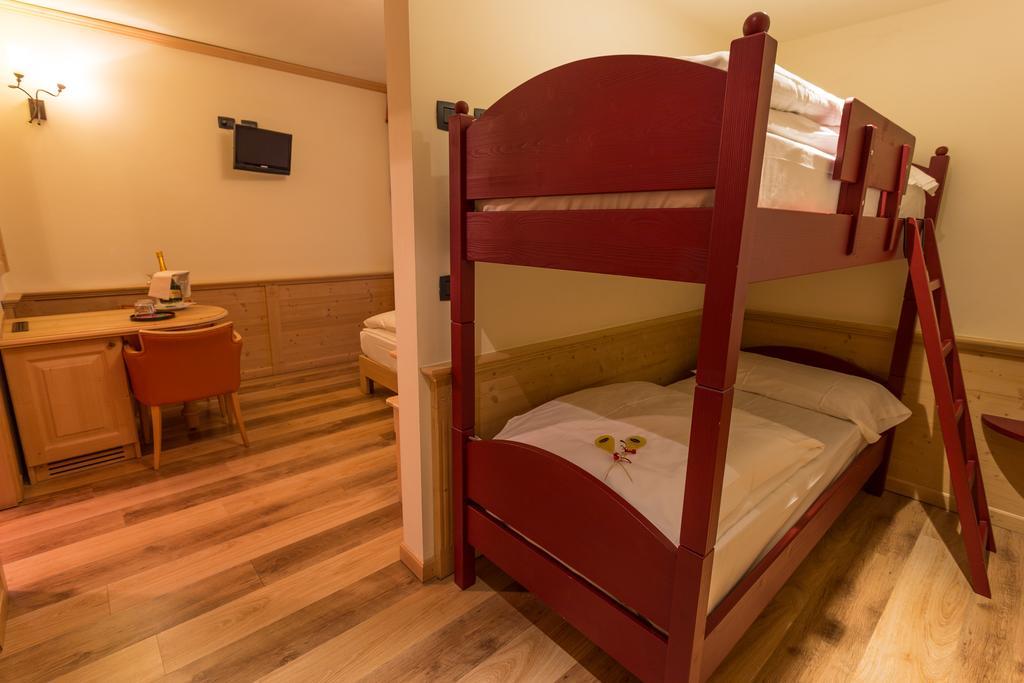 Hotel Arisch Aprica Ruang foto