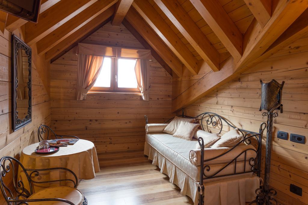 Hotel Arisch Aprica Bagian luar foto