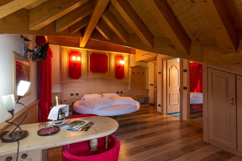 Hotel Arisch Aprica Bagian luar foto