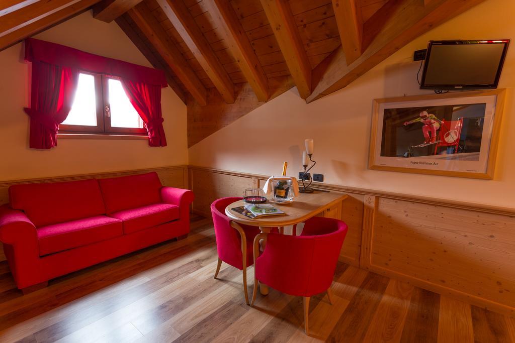 Hotel Arisch Aprica Bagian luar foto
